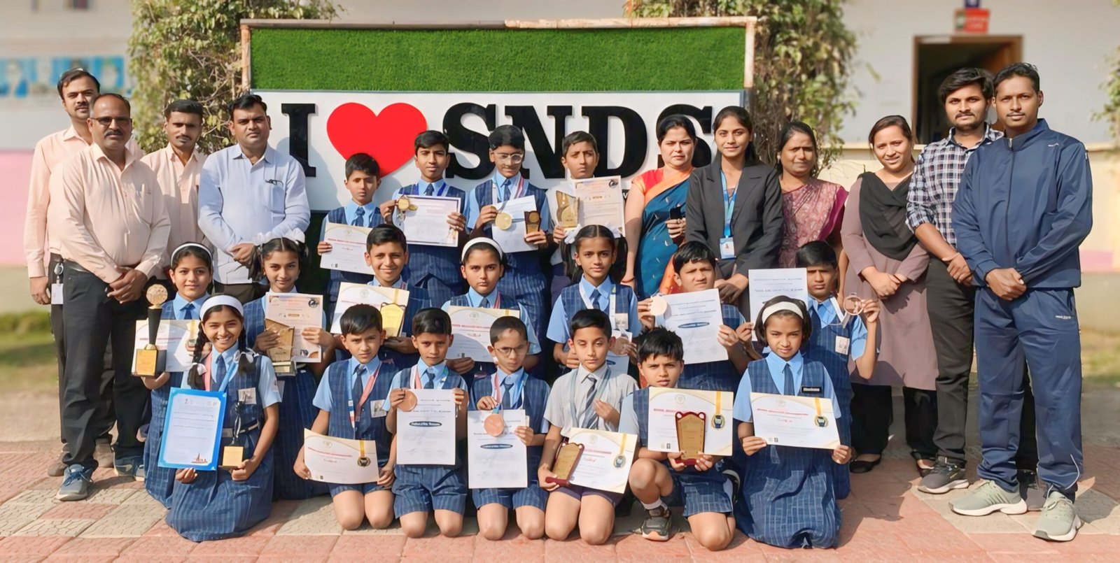 नागवडे इंग्लिश मिडीयम च्या विद्यार्थ्यांची गगनभरारी.