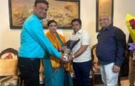 विशाल कडणे यांची राज्यमंत्री आ. माधुरी मिसाळ यांच्या निवासस्थानी अभिनंदनपर सदिच्छा भेट.