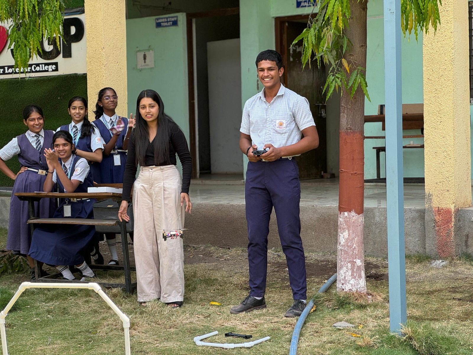 नागवडे इंग्लिश स्कूल मध्ये ड्रोन प्रशिक्षण शिबिर संपन्न.